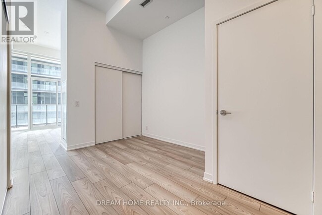 Photo - 285 Dufferin St Unit 705
