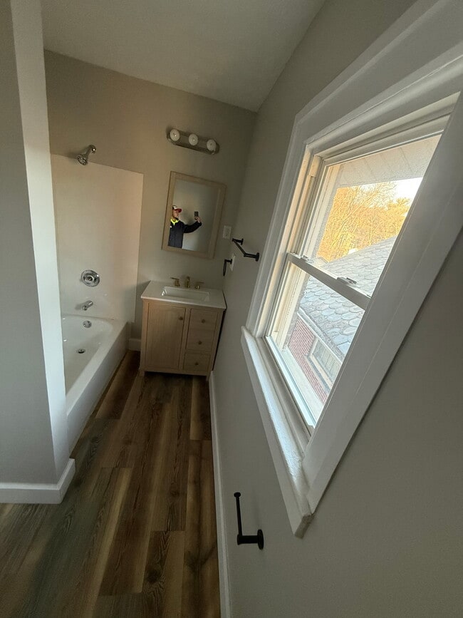 Photo - 533 Fairwood Ave