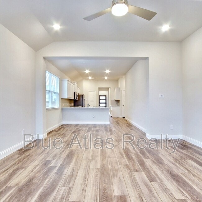 Photo - 929 King St