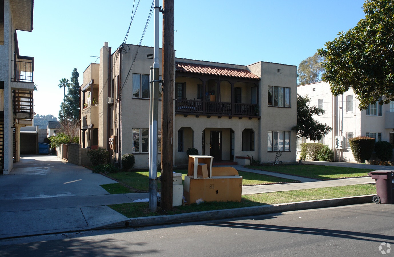 Photo - 628 E Maple St Apartments