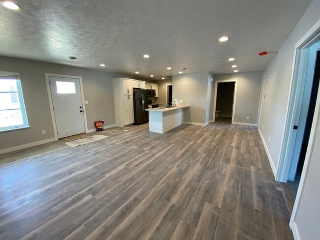 Photo - 2920 Sportsmans Dr