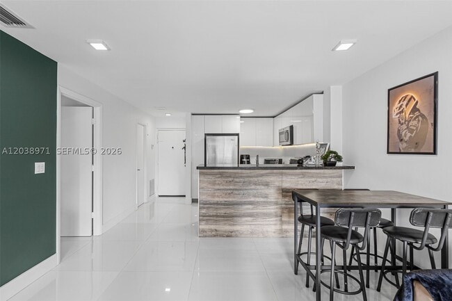 6545 Indian Creek Dr Unidad 306