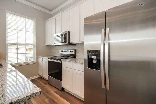 Photo - 18732 Lake Harbor Ct Unit B