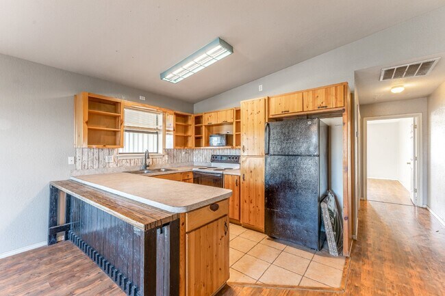 Photo - Horse property with shop in country oasis