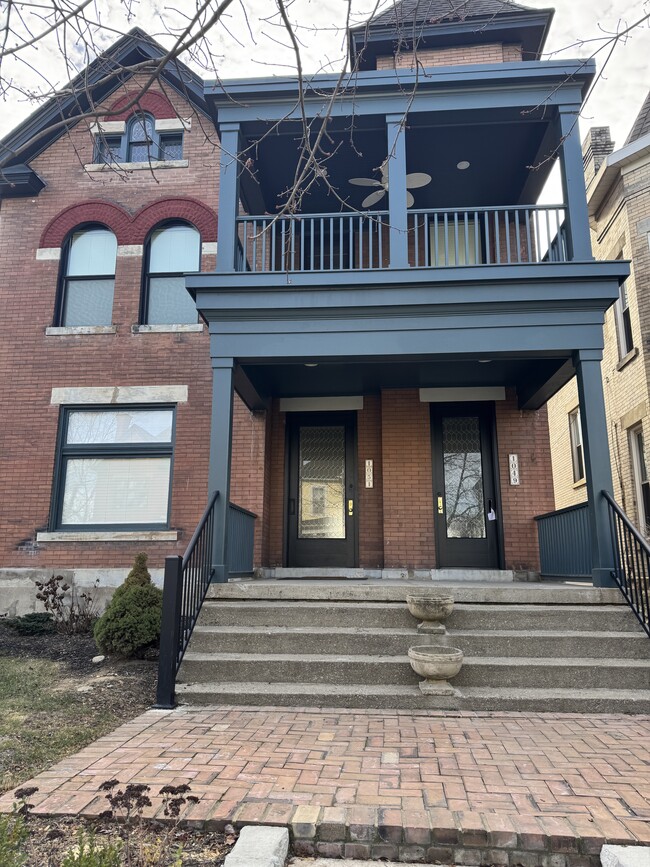 Front porch - 1049 Franklin Ave Apartments Unit 1049 Franklin Avenue