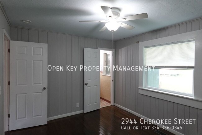 Photo - 2944 Cherokee St