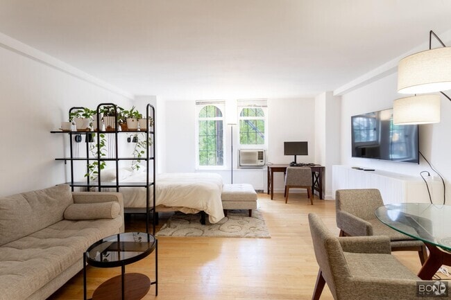Building Photo - 410 W 24 St Unit 2D Rental