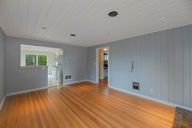 Photo - Short term Rental 6 month lease term only