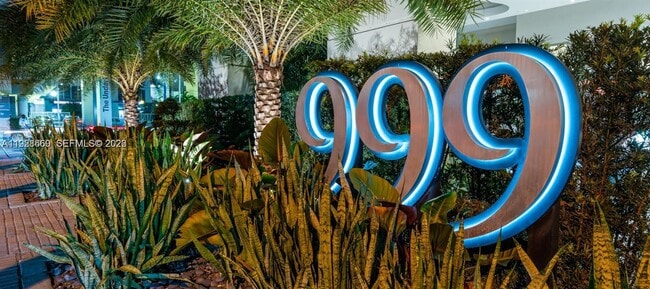 Building Photo - 999 SW 1st Ave Unit 1815