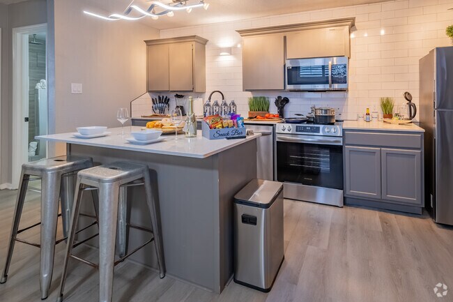 1BR, 1BA - 550SF - Kitchen and Dining Room