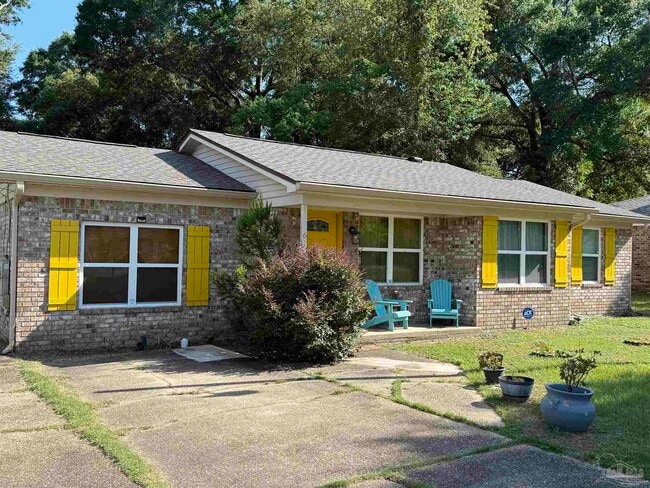 Photo - 615 Royce St House