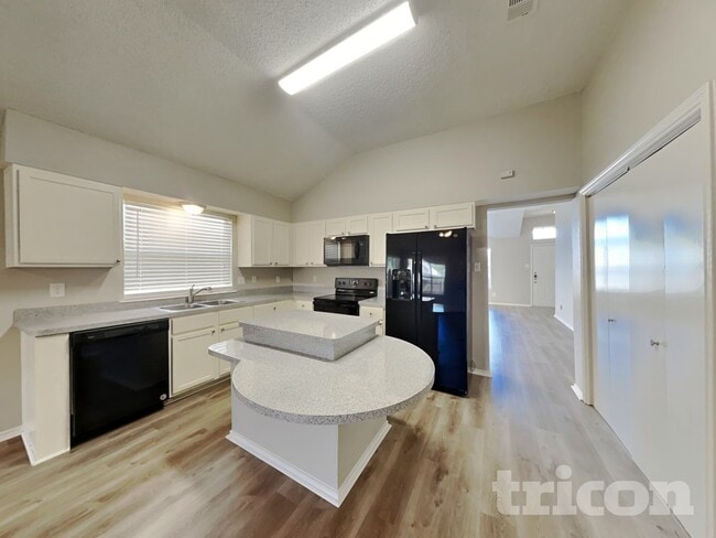 Photo - 6002 Flyers Ln