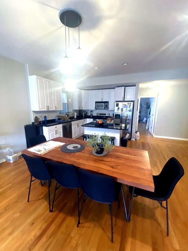 Photo - 2236 W Armitage Ave Unit 304