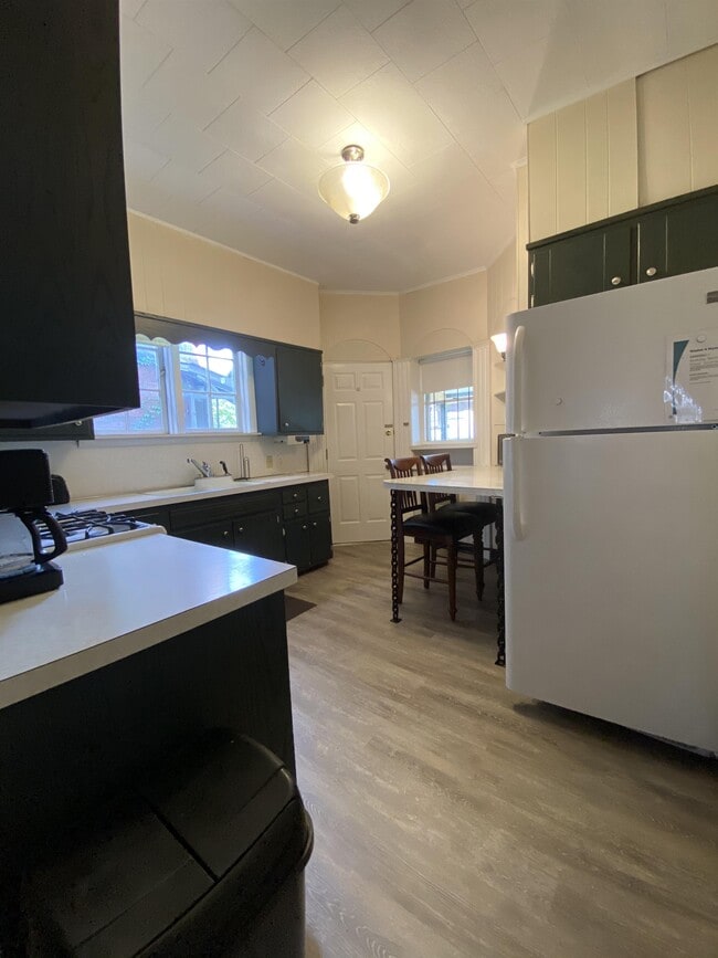 Photo - 723 Grace St