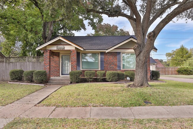 Photo - 607 Lakeview Dr