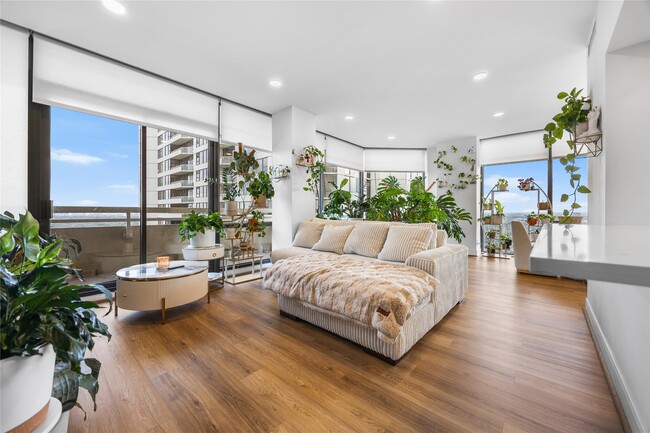 Building Photo - 14 Greenway Plz Unit 23P