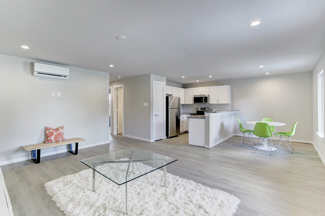 Houston Heights Beverly Apartments - Houston Heights Beverly Apartments