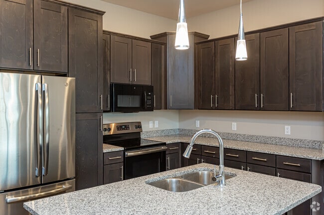 2 BR, 2 BA -1,048 SF