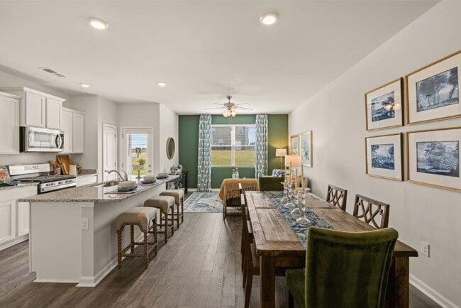 Photo - 801 Grovebury Ct