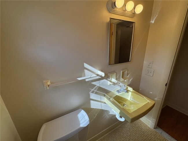 Photo - 16 Summit St