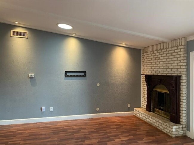 Photo - 201 Starbright Dr