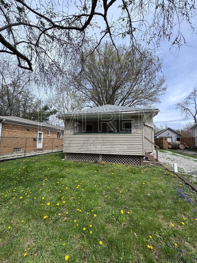 Photo - 1855 Flint Ave