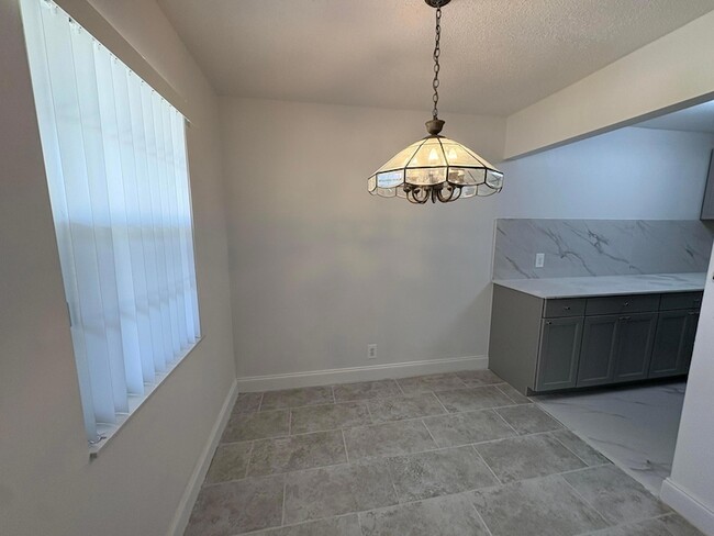 Photo - 239 Sussex L