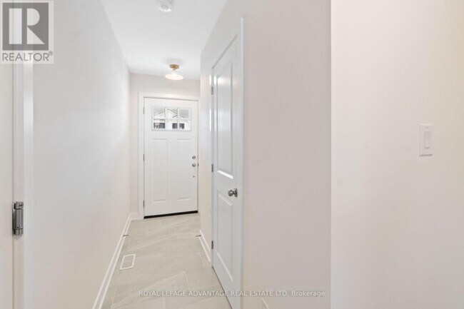 Photo - 35 Whitcomb Cres
