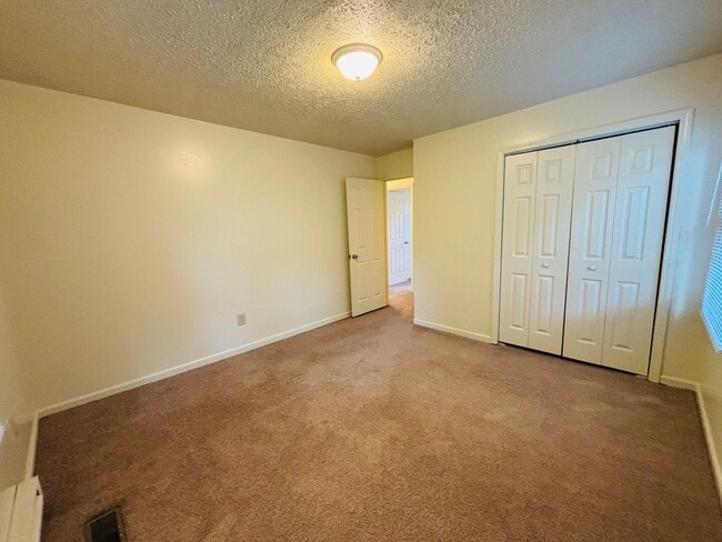1005 W Main St