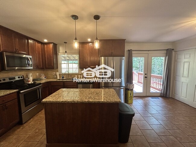 Building Photo - 2501 Crestwood Cir
