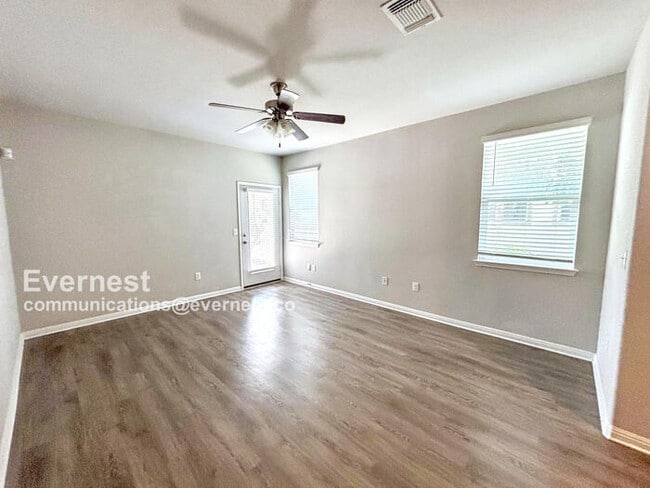 Photo - 1701 Logan Dr