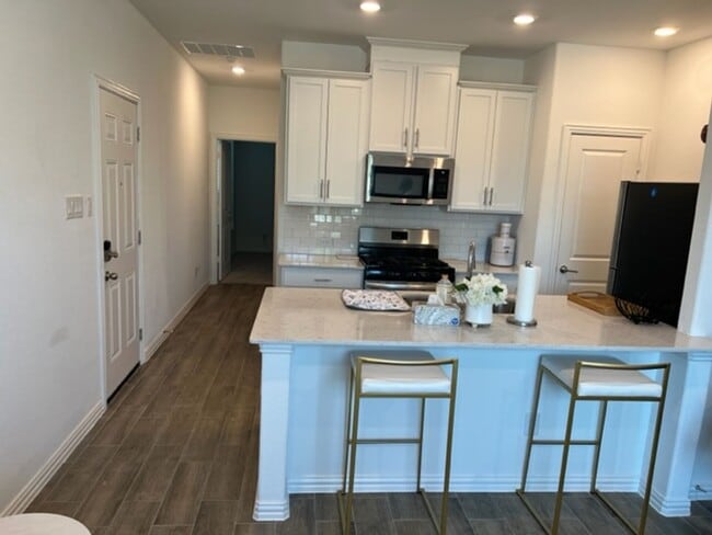 Photo - Move in Ready 1 bedroom 1 bath Unidad B