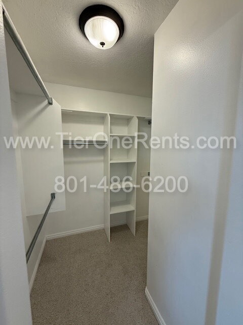 Building Photo - NO DEPOSIT option available for qualified ... Rental