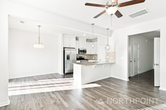 Photo - 3740 Yorkshire Pl