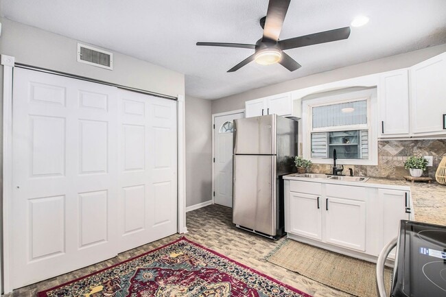 Photo - Completely Renovated 2 Bedroom House!