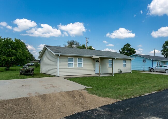 Cute 3 bedroom 1 bath house. Handicap acce... - Cute 3 bedroom 1 bath house. Handicap acce...