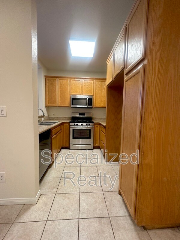 Photo - 5716 Whitsett Ave Unit 14