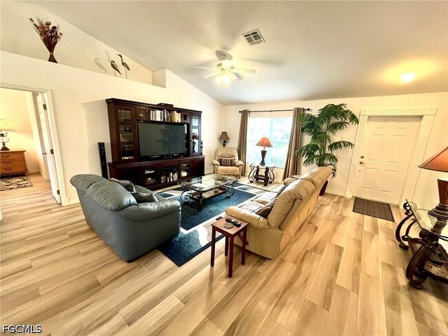 Photo - 818 SW 8th Pl