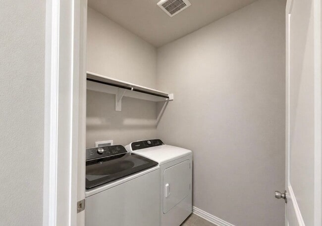 Photo - 205 Greenbriar Dr