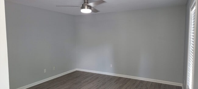 Living Room - 409 Hughes St
