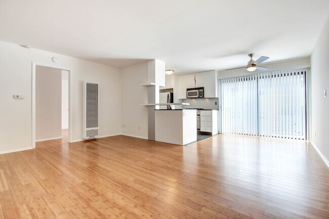 Photo - 117 Pacific St. in Sant Monica - 1 block to the beach and Main St!