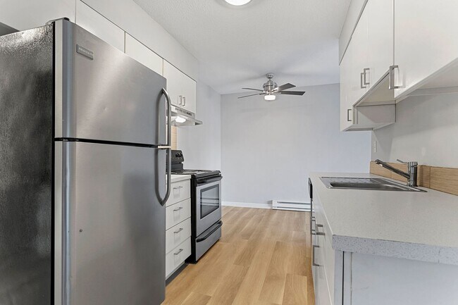 Photo - Gateway Crossing