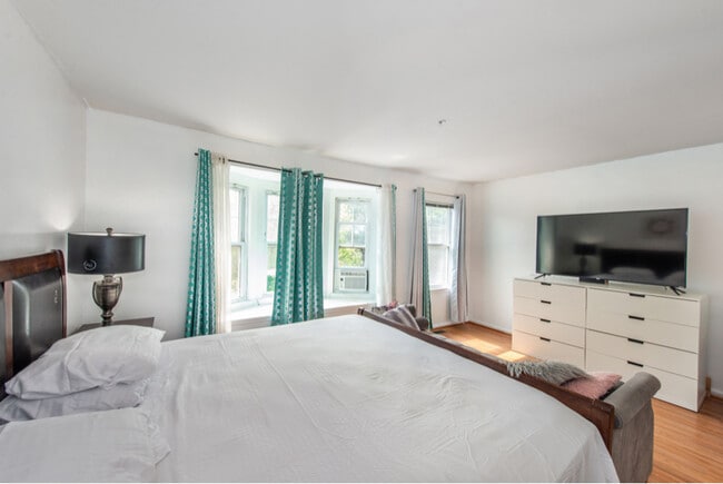 Photo - 273-273 Prince St