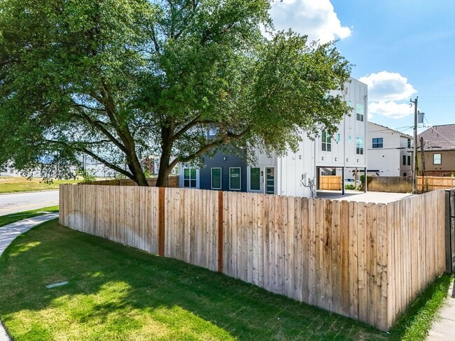 Photo - 2400 Benbrook Dr Unit 104 2400 Benbrook 104-2028