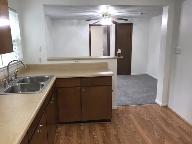 Building Photo - 112 Rockwood Ave Unit 4