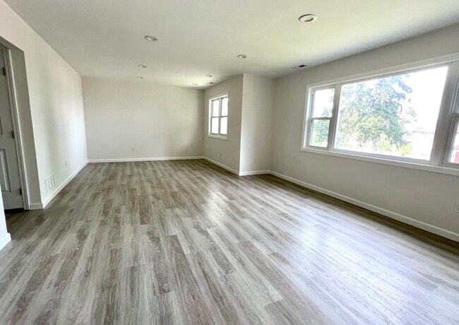 Photo - 171 Clark St Unit D