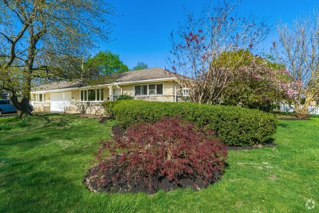 Building Photo - 4230 Eastlea Dr Rental