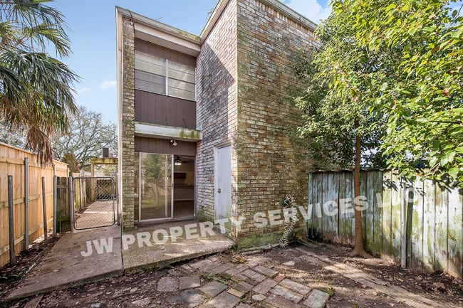Building Photo - 309-11 Lilac Unit 309