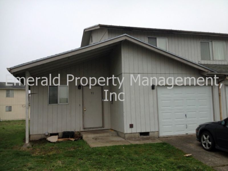 Springfield two-story duplex - Springfield two-story duplex House