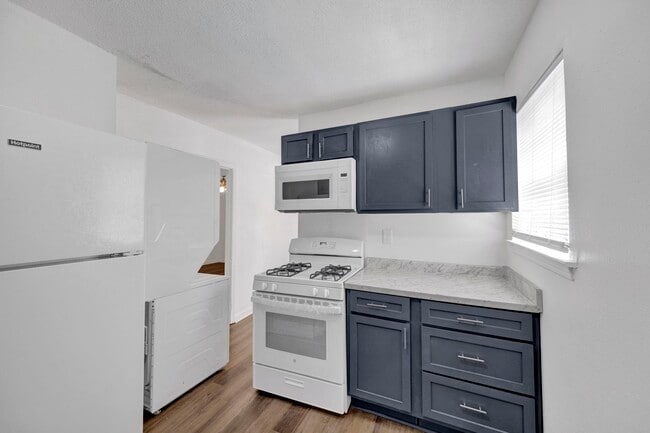 Photo - 2966 Yale Ave